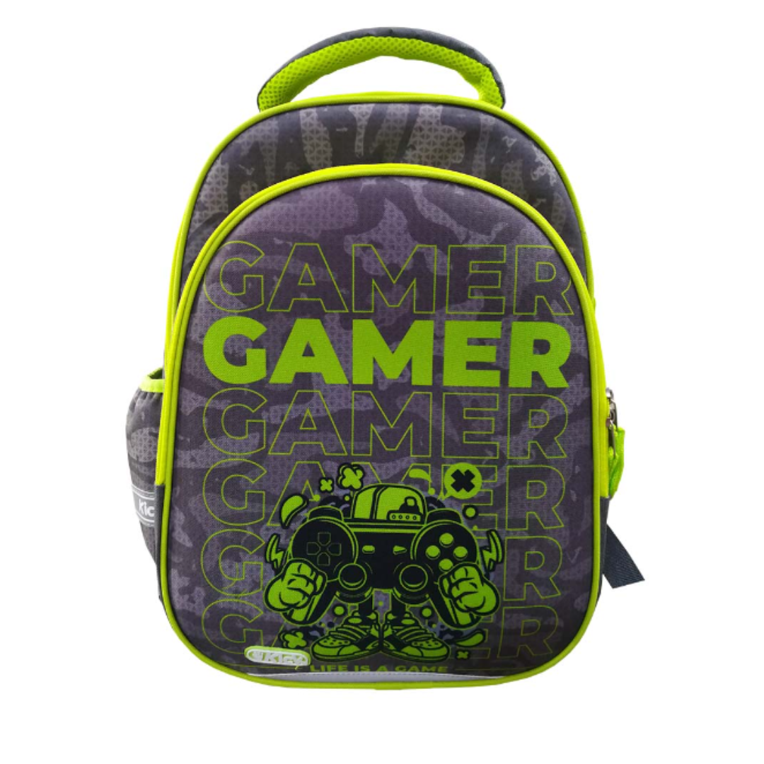Ranac Kick Gamer Anatomski sa modernim gejmerskim motivom, ergonomskim leđima i naramenicama za udobnost, prostranom glavnom pregradom i dodatnim džepovima, izrađen od izdržljivih i vodootpornih materijala, idealan za školu i svakodnevne aktivnosti.